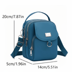 Sac bleu pétrole sur fond blanc